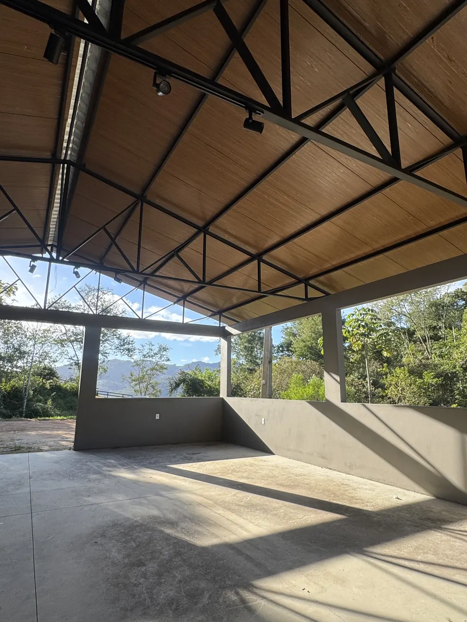 Telhado de Aluzinco — Pedro Torneiro Metalúrgica, Sul de SC